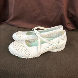 Skechers Mary Jane Walking Shoes | White | Women’s 9.5